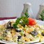 Салат из сырых шампиньонов с курицей и маслинами