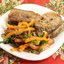 Пирожное с изюмом и орехами