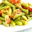 Зеленая фасоль с вялеными томатами и чесноком