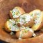 Теплая картофельная закуска с соусом из йогурта