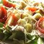 Салат с сухариками, курицей и помидорами