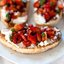 Брускетта с клубникой и козьим сыром