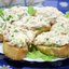 Салат из тунца с яйцом на тостах