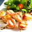 Маринованные морские гребешки на шпажках из розмарина на гриле