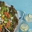 Салат с кукурузой, морскими гребешками и помидорами