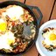 Яичница с капустой кале и сыром Фета