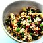 Салат из птитима с беконом, зеленым горошком и лимоном