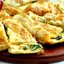 Омлет с тыквой, карамелизованным луком, горгонзолой и шалфеем