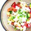 Салат из крабов с сыром, брокколи и зеленым луком