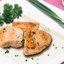 Рыба-меч с луком и белым вином