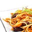 Говядина с чили, бобовыми проростками, красным луком и лаймом