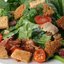 Салат с шпинатом, беконом и крутонами