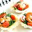 Сырные корзиночки с салатом из рукколы и креветок
