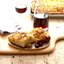 Луковая фокачча с оливками и красным вином