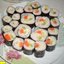 Суши роллы ассорти с авакадо крабовыми палочками и семгой