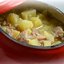 Картофель с куриным мясом с чесноком и сметаной в горшочке