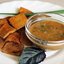 Чипсы из свиной шкурки с соусом
