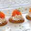 Миндальные печенья с икрой и муссом из семги