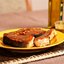 Запеченые в черном перце кусочки лосося, маринованные в кленовом сиропе