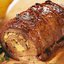 Рулет из говядины с грушами и сыром