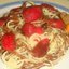 Спагетти с клубникой и шоколадным соусом