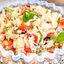 Салат с квиноа, бараньим горохом и помидорами