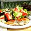 Салат с клубникой и базиликовым соусом