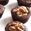 Шоколадные мини-кексы с орехами