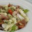 Салат с макаронами под соусом песто