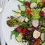 Малиновый салат с моцареллой и сезонными овощами