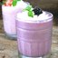 Молочный коктейль с медом и ежевикой