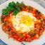 Яичница глазунья с овощами