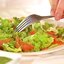 Зеленый салат с форелью