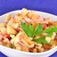 Салат из помидоров с варено-копченой грудинкой, сыром и сухариками
