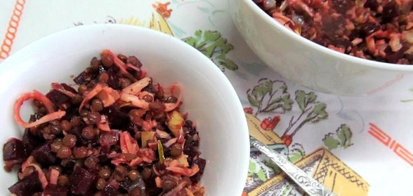 Салат с чечевицей и свеклой