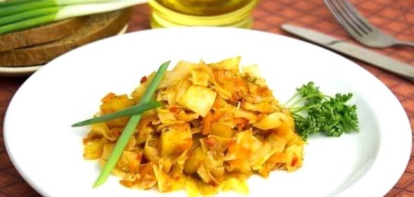 Овощное рагу с картофелем и капустой