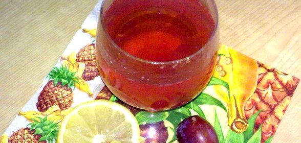 Бруснично-сливово-лимонный компот