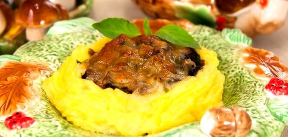 Гнездышки из картофеля с грибами