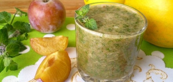 Вкусный зеленый коктейль