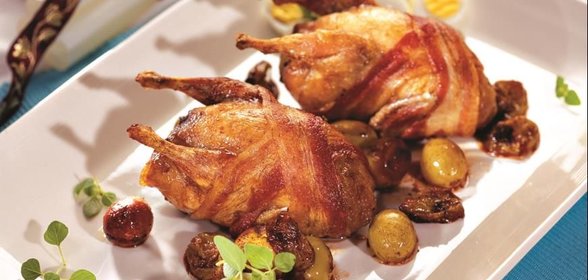 Перепела с виноградом и перепелиными яйцами