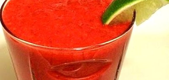 Витаминный напиток из свеклы, клубники и батата