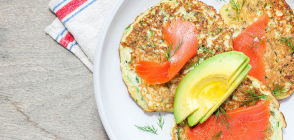 Панкейки с копченым лососем