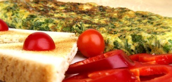 Печеный омлет с грюйером и шнитт-луком