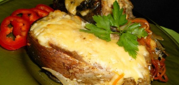 Толстолобик запеченный с овощами и сыром
