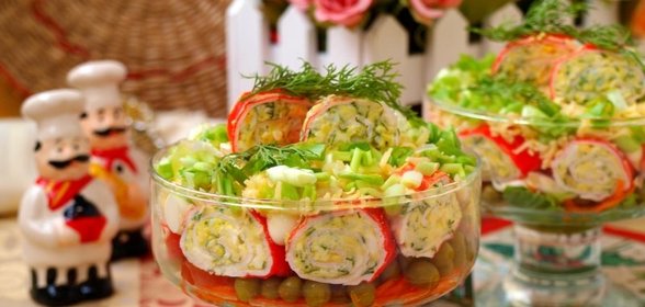 Салат с рулетиками из крабовых палочек и корейской морковью