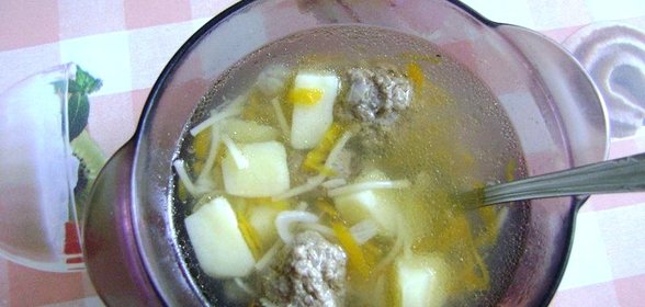 Суп с фрикадельками и паутинкой