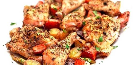 Запеченная курица с овощами и прованскими травами