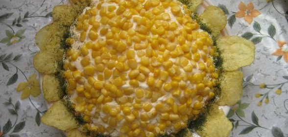 Салат подсолнух с кукурузой и грибами