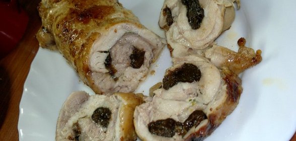 Рулет из цыпленка корнишон с черносливом