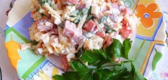 Салат с помидорами и колбасой Гусарский